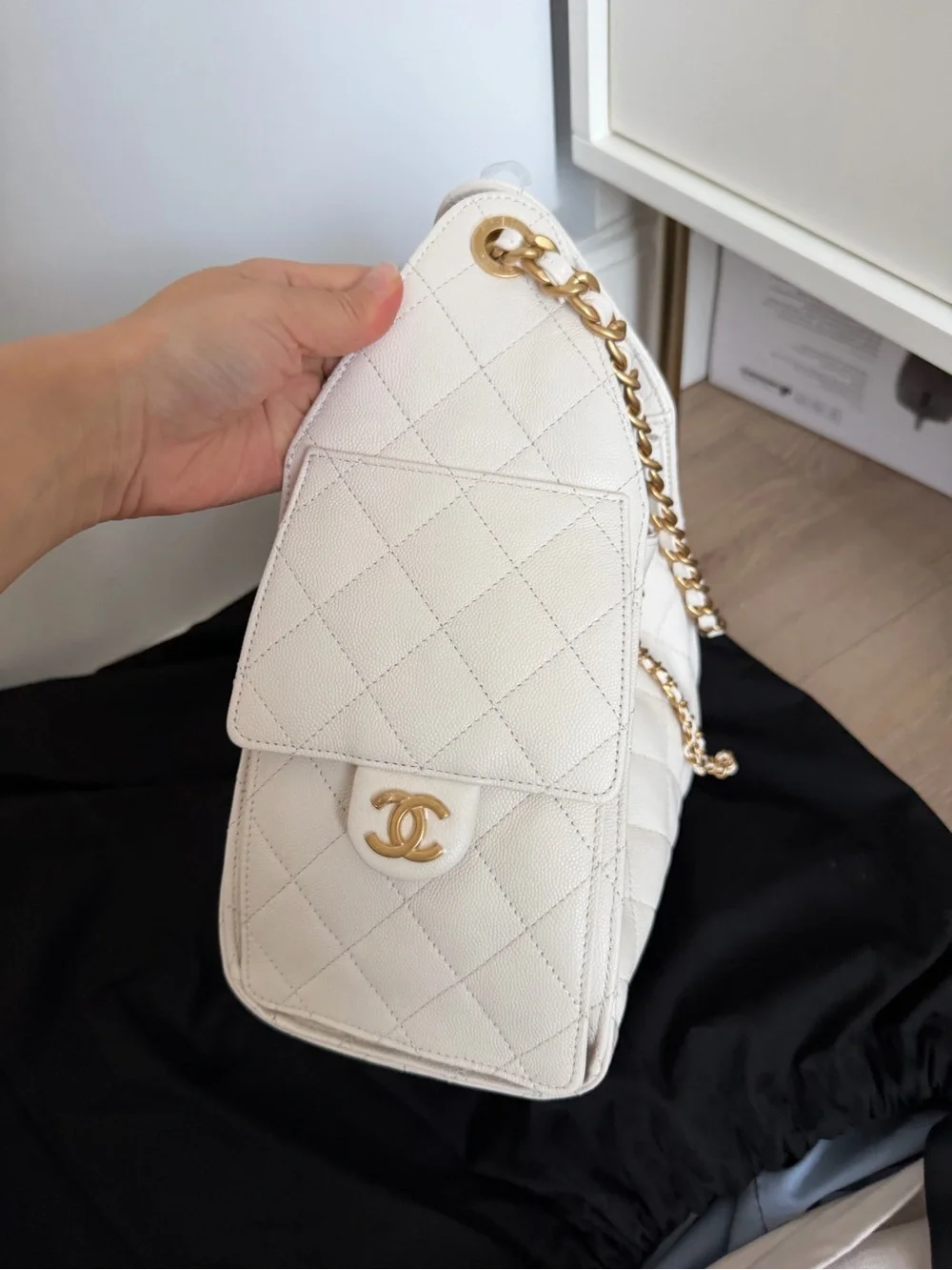 CHANEL 25 Cream Quilted Drawstring Shoulder Bag with Gold Hardware